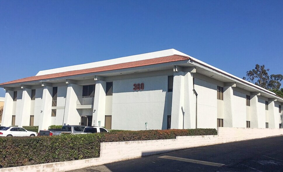 360 Mobil Ave, Camarillo, CA à louer - Photo du bâtiment - Image 1 de 6
