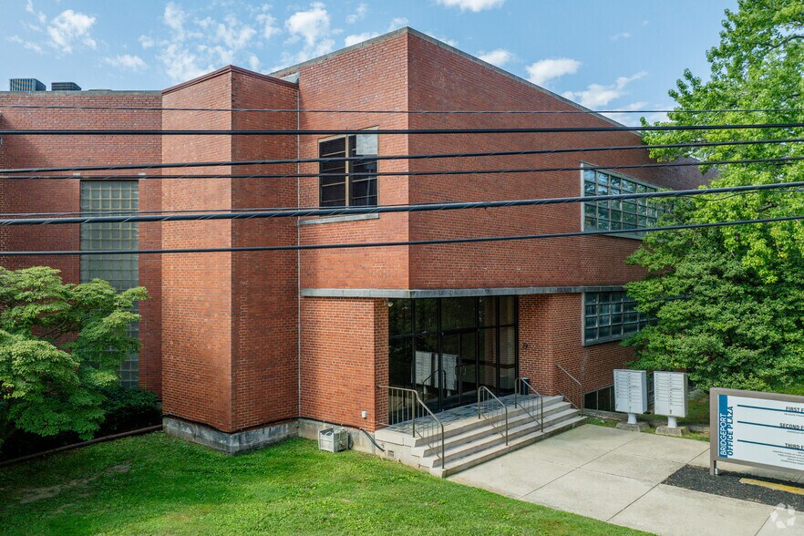 408 E 4th St, Bridgeport, PA à louer - Photo du bâtiment - Image 2 de 12