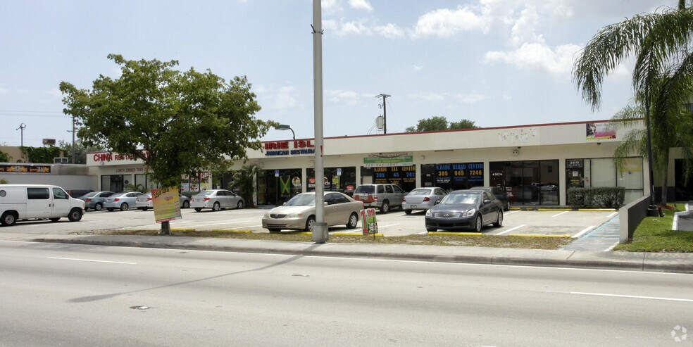 160-178 NE 167th St, Miami, FL à louer - Photo du bâtiment - Image 1 de 1
