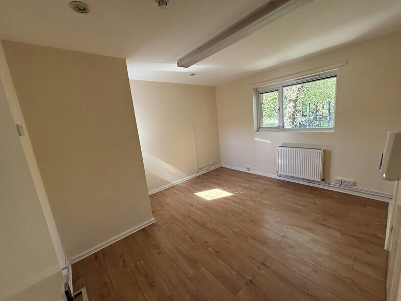 20 Carlisle Ln, Londres à louer - Photo du bâtiment - Image 3 de 7