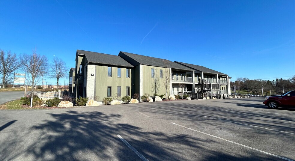 101 N Meadows Dr, Wexford, PA à louer - Photo du bâtiment - Image 3 de 23