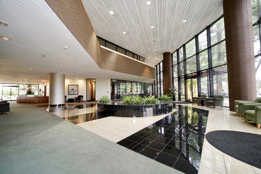 524 E Lamar Blvd, Arlington, TX à louer - Photo intérieure - Image 2 de 17
