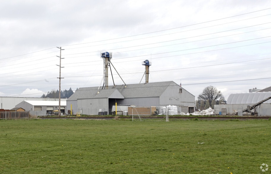 574 N 7th Ct, Cornelius, OR à vendre - Photo du bâtiment - Image 3 de 3