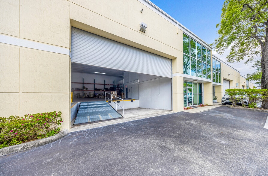 8009 NW 29th St, Doral, FL for sale - Building Photo - Image 2 of 23