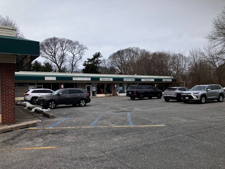 246-270 Lake Ave, Saint James, NY à louer - Photo du bâtiment - Image 2 de 18