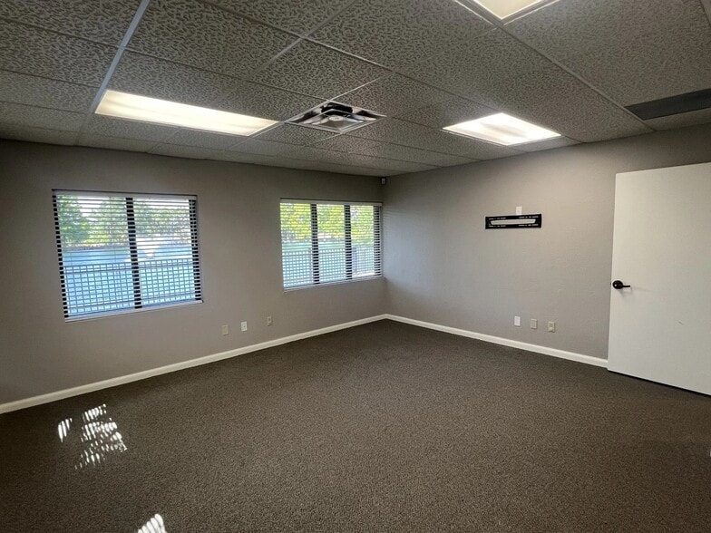 710 Cedar Lake Blvd, Oklahoma City, OK for lease - Interior Photo - Image 3 of 9
