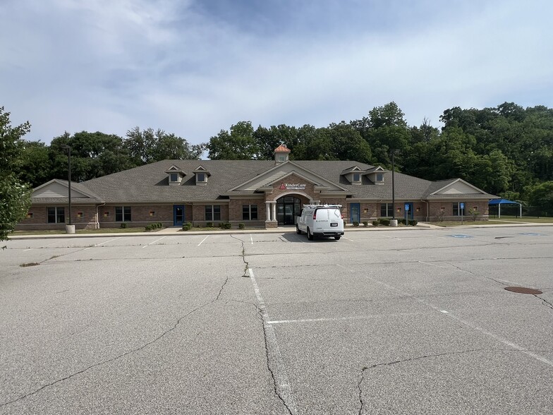 82 Capital Dr, Warsaw, IN for sale - Building Photo - Image 3 of 15