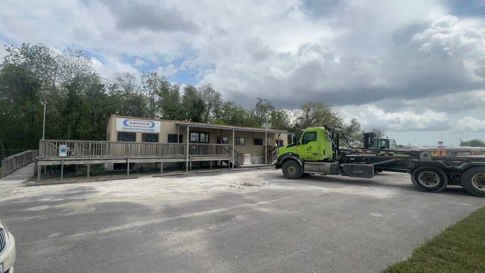 4634 Hodgson Rd, Nederland, TX for lease - Building Photo - Image 2 of 12