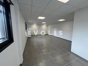 Bureau dans Janneyrias à louer Photo intérieure- Image 1 de 3