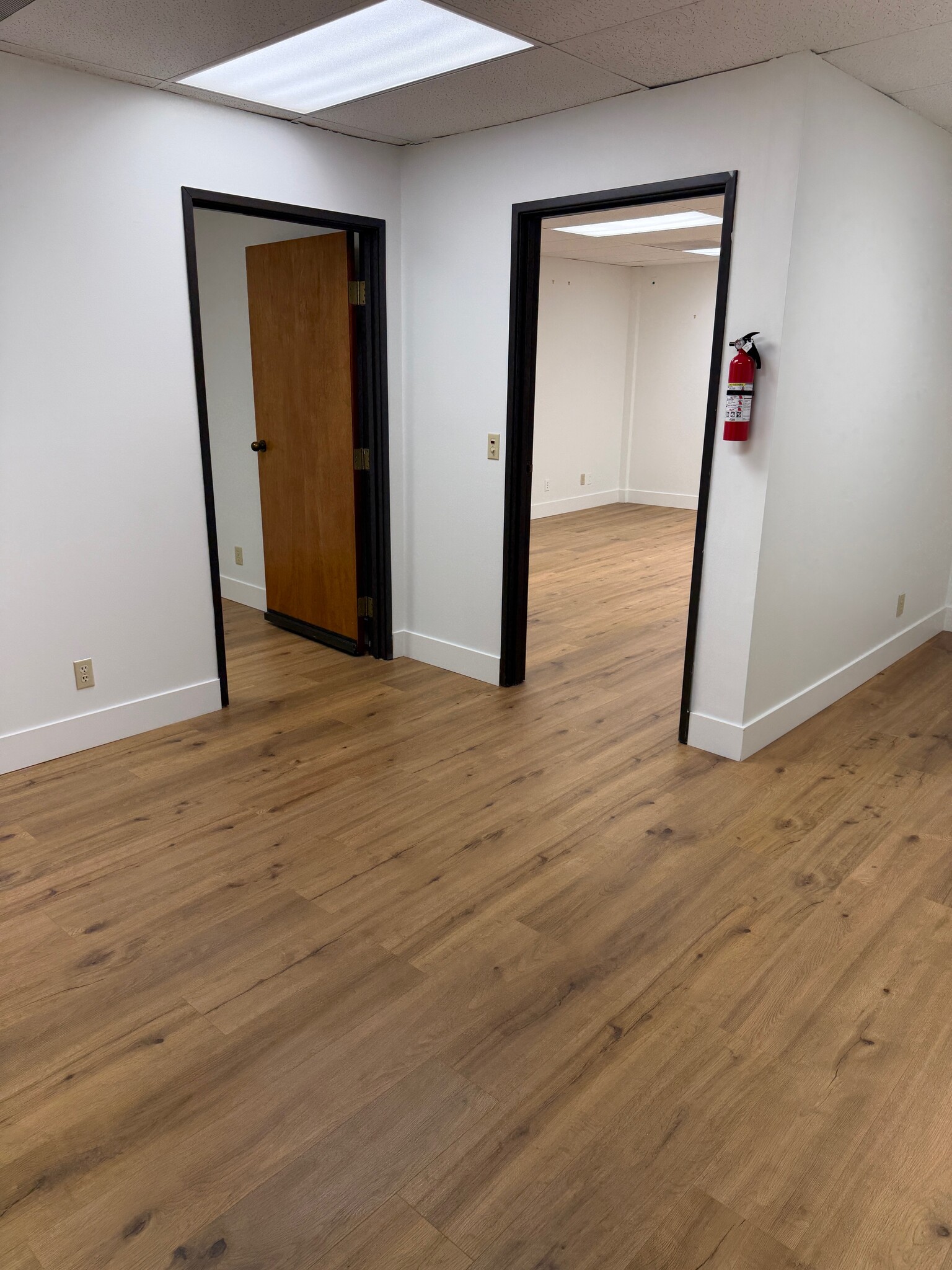 187 E Wilbur Rd, Thousand Oaks, CA for lease Interior Photo- Image 1 of 3