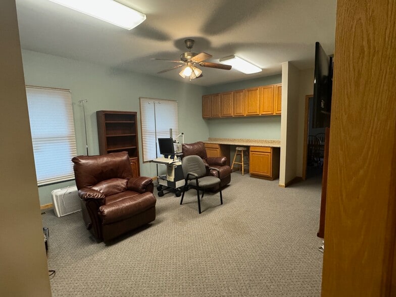 3300 Commerce Dr, Dekalb, IL for lease - Interior Photo - Image 3 of 22