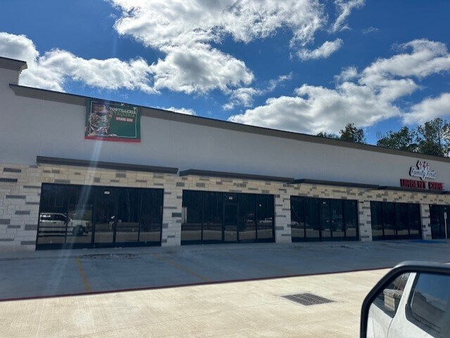 14420 Highway 105 East, Conroe, TX à louer - Photo du bâtiment - Image 2 de 9