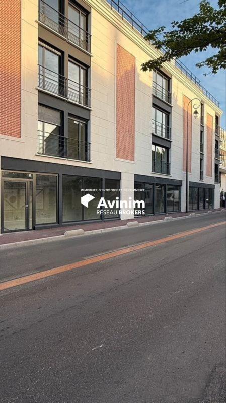 Retail in Saint-Maur-des-Fossés for lease Building Photo- Image 1 of 6