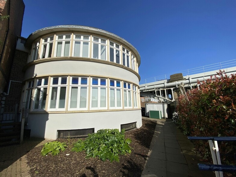 Lower Teddington Rd, Kingston Upon Thames for lease - Building Photo - Image 2 of 7