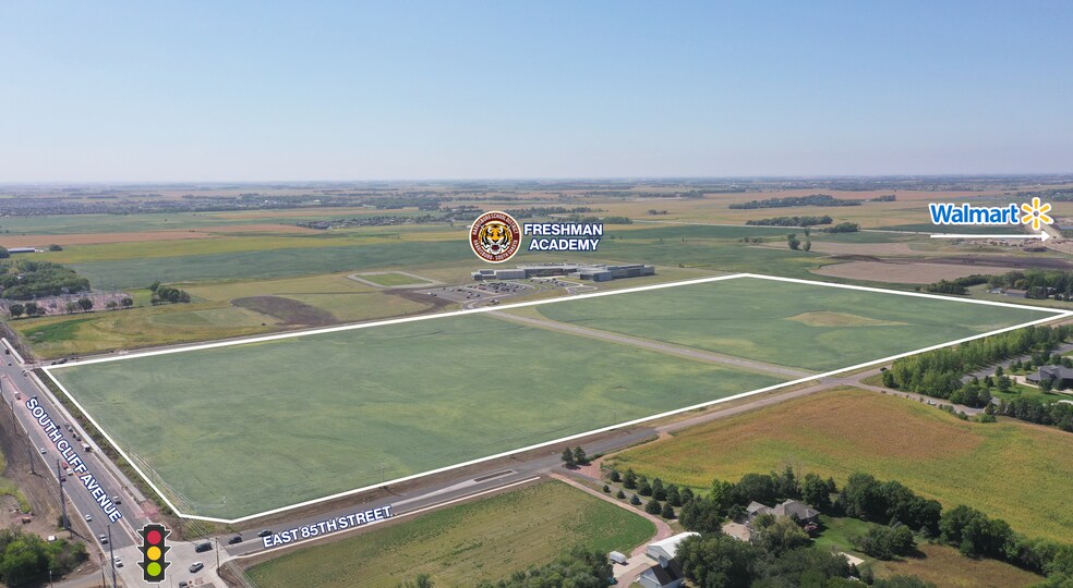 800 E Clearwater Pl, Sioux Falls, SD à vendre - Photo principale - Image 1 de 3