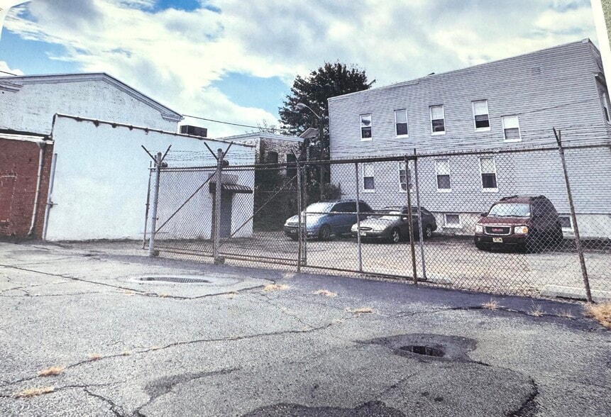 177 Oakwood Ave, Orange, NJ for lease - Building Photo - Image 3 of 14
