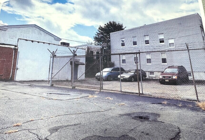 177 Oakwood Ave, Orange, NJ à louer - Photo du bâtiment - Image 3 de 14