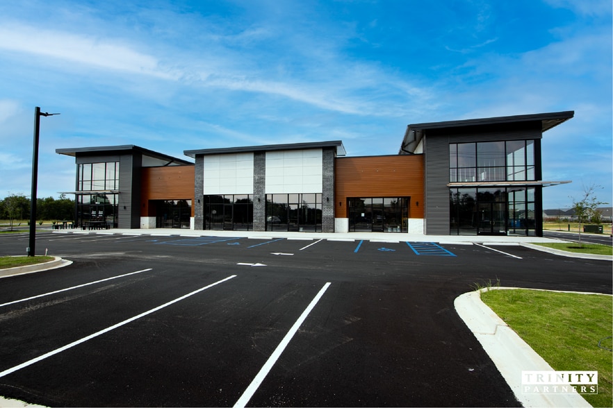 565 Spears Creek Church Rd, Elgin, SC à louer - Photo du bâtiment - Image 3 de 4