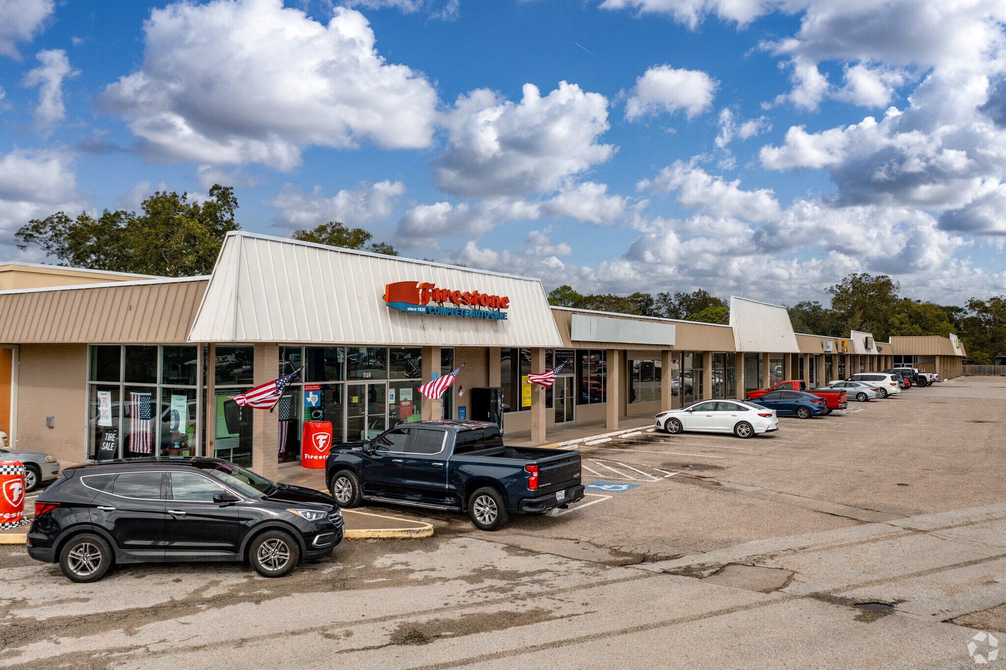 493-519 N Downing Rd, Angleton, TX à louer Photo du bâtiment- Image 1 de 6