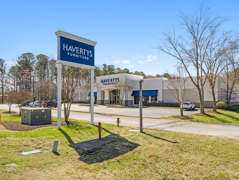 11871 Jefferson Ave, Newport News, VA à vendre - Photo du bâtiment - Image 3 de 9