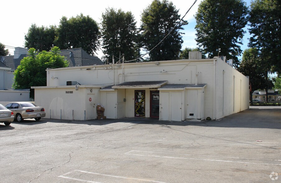 812 N Euclid Ave, Ontario, CA à louer - Photo du bâtiment - Image 3 de 11