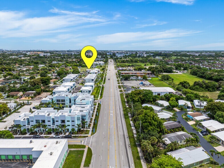 3058 NW 4th Ct, Pompano Beach, FL à vendre - Photo du bâtiment - Image 3 de 13
