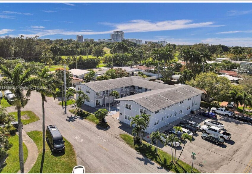 930 N 14th Ct, Hollywood, FL à vendre - Photo du bâtiment - Image 1 de 26