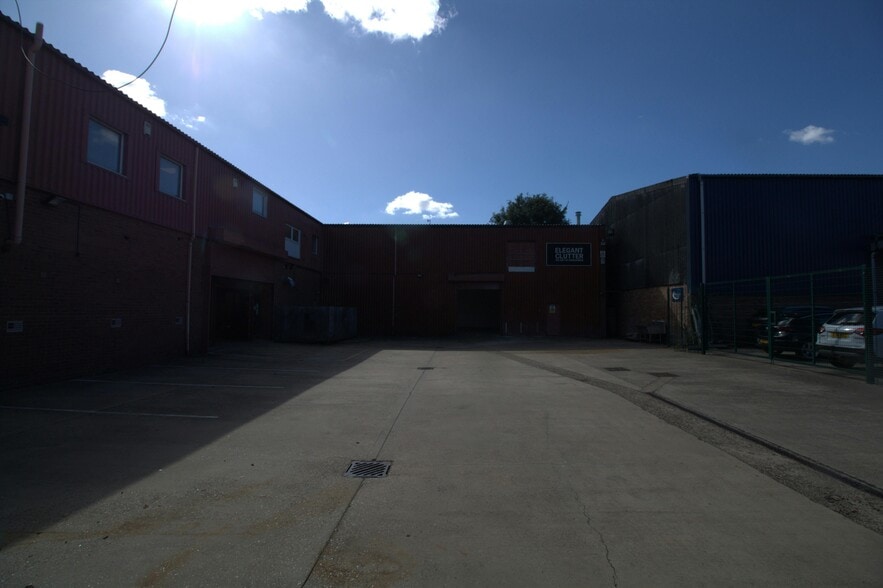 Montague Rd, Warwick for lease - Building Photo - Image 1 of 18