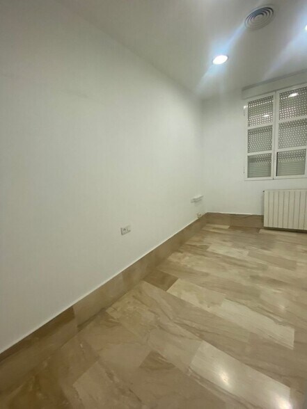 Bureau dans València à louer - Photo du bâtiment - Image 3 de 24