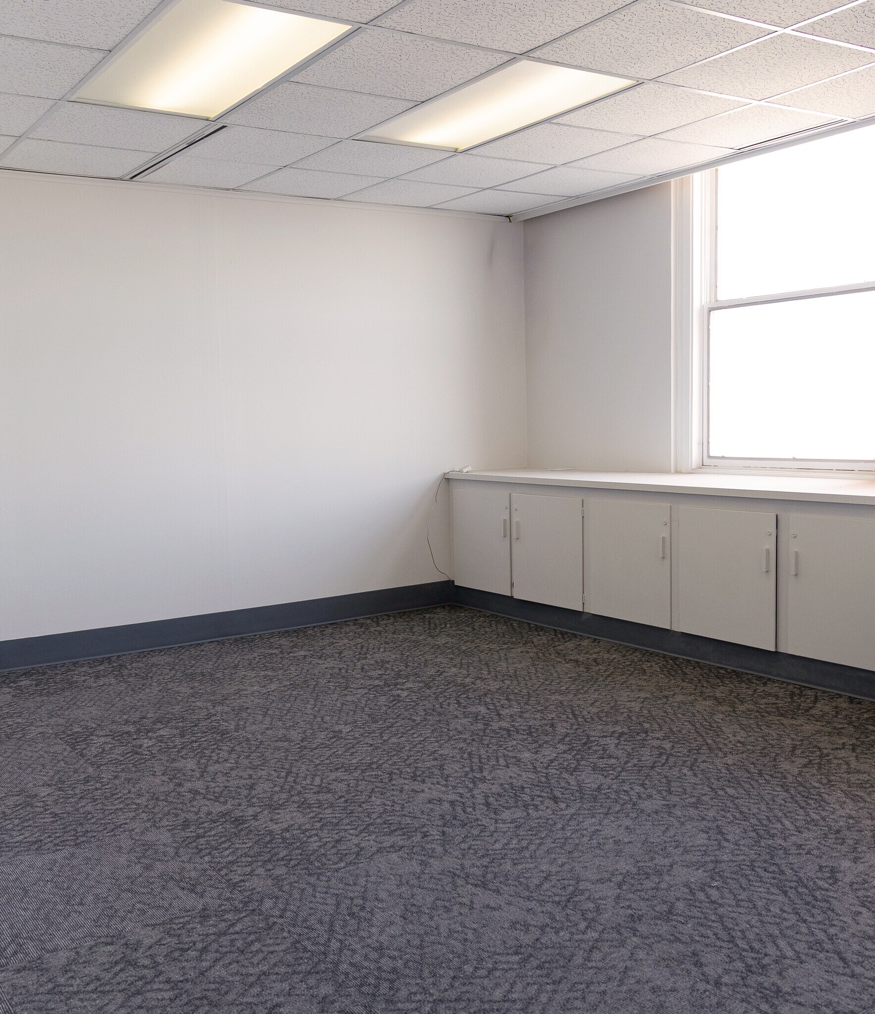 214 W Texas Ave, Midland, TX à louer Photo intérieure- Image 1 de 3