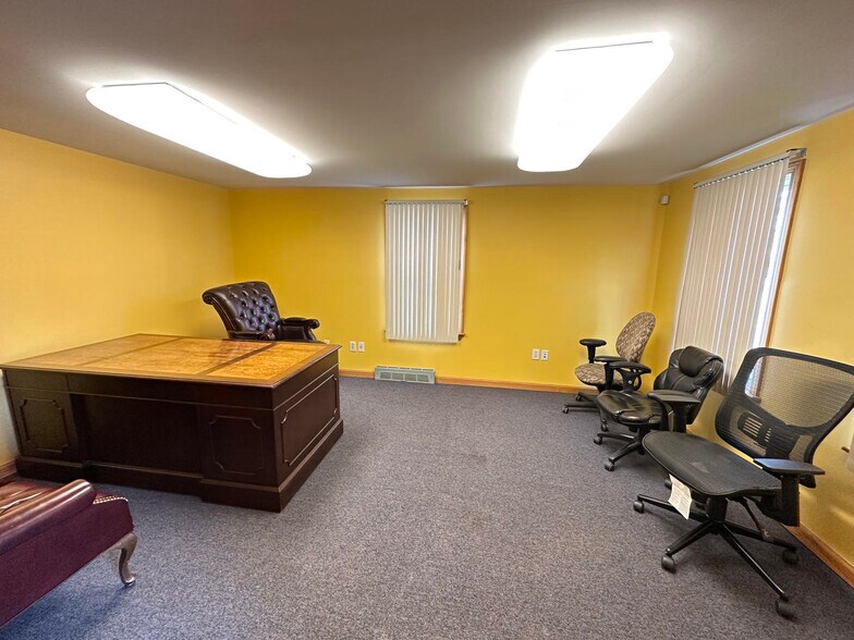 799 Front St, Chicopee, MA à vendre - Photo du bâtiment - Image 3 de 18