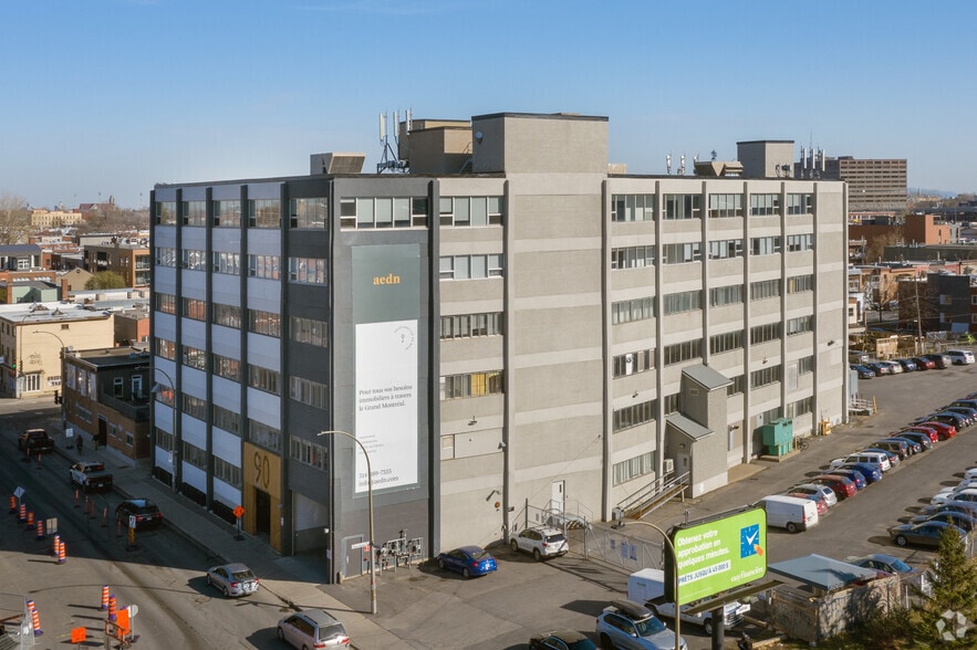 90 Rue Beaubien O, Montréal, QC à louer - Photo du bâtiment - Image 2 de 35