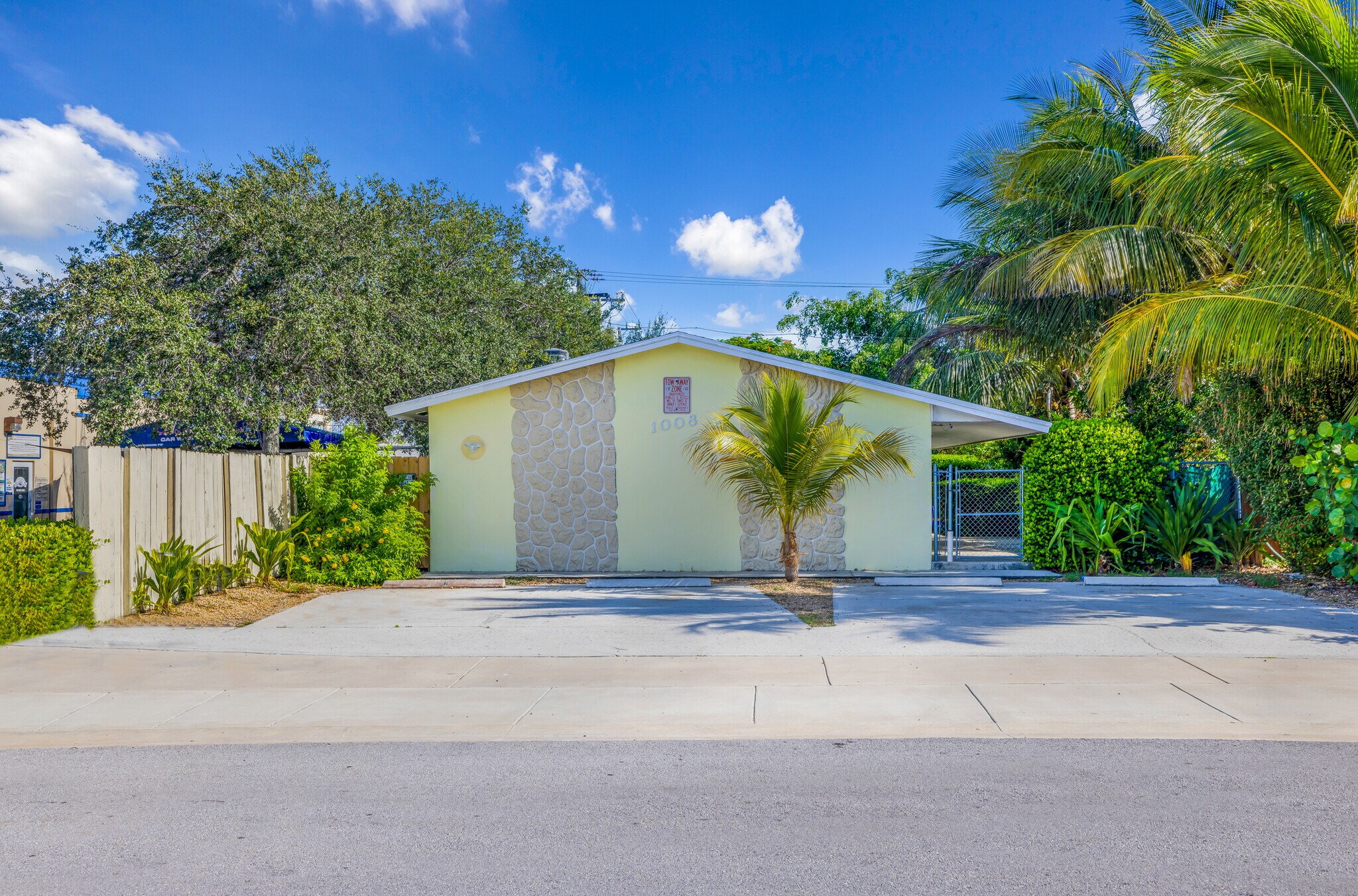 1008 18th Ave N, Lake Worth Beach, FL for sale Primary Photo- Image 1 of 3