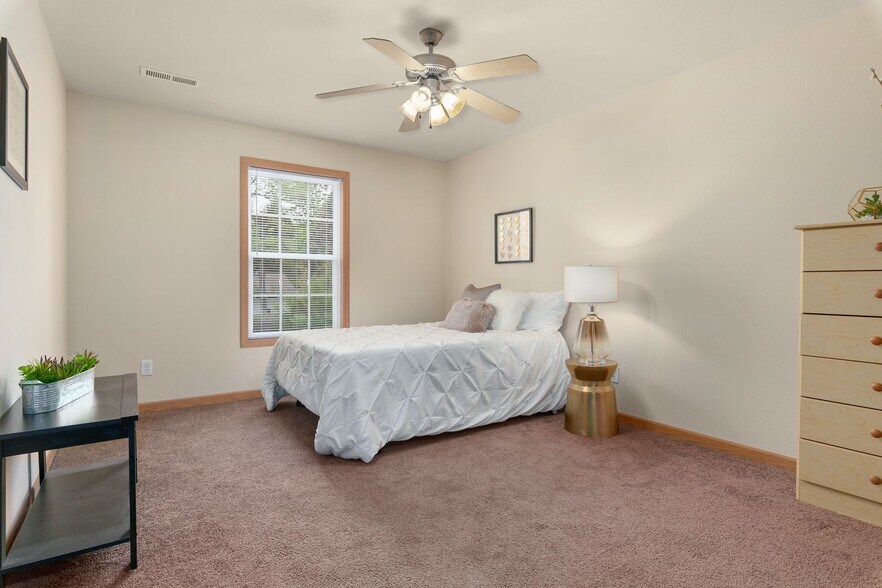 950 4th St, Charleston, IL à vendre - Photo intérieure - Image 3 de 12