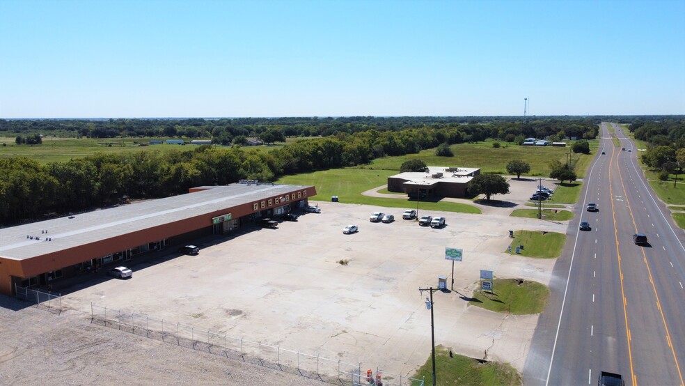 1001 NW 2nd St, Kerens, TX à vendre - Photo du bâtiment - Image 1 de 1