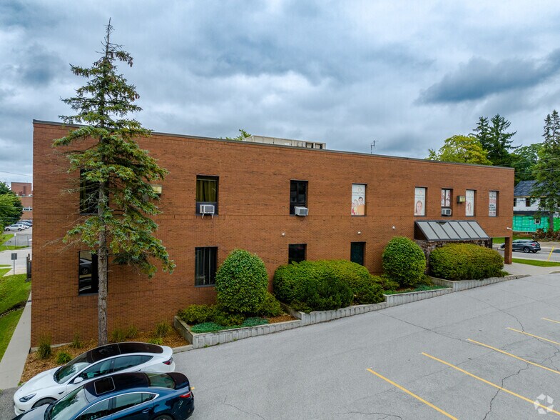 15 Elizabeth St, Orangeville, ON à louer - Photo du bâtiment - Image 2 de 5