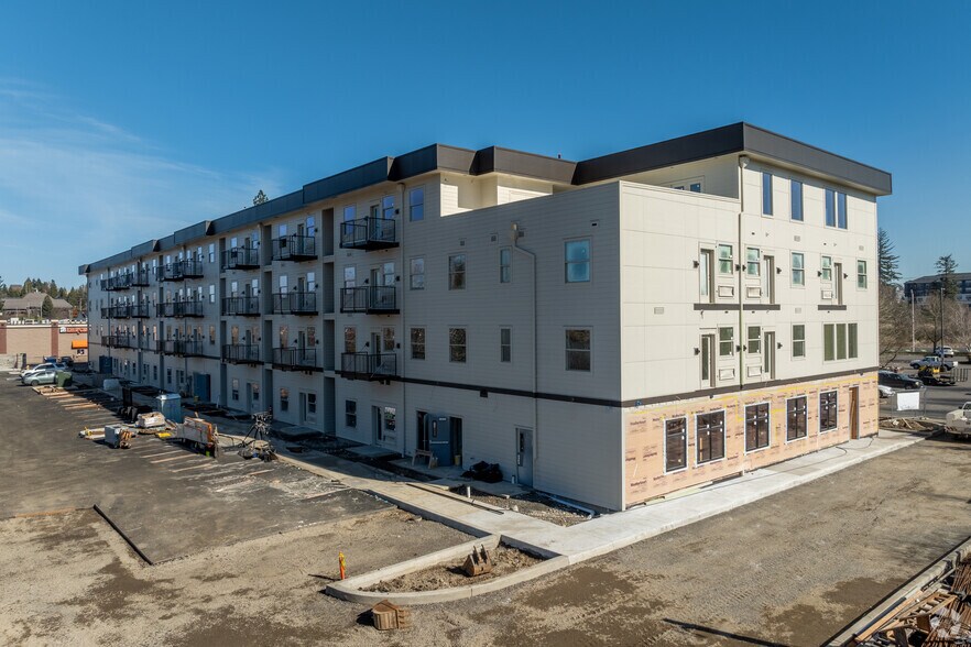 5765 Commercial St SE, Salem, OR à louer - Photo du bâtiment - Image 3 de 10