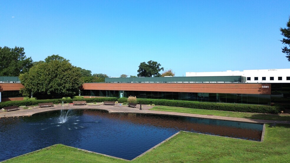 5040 Corporate Woods Dr, Virginia Beach, VA à louer - Photo du bâtiment - Image 2 de 5