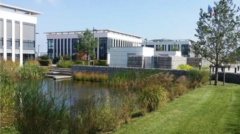 Office in Élancourt for lease - Building Photo - Image 3 of 21