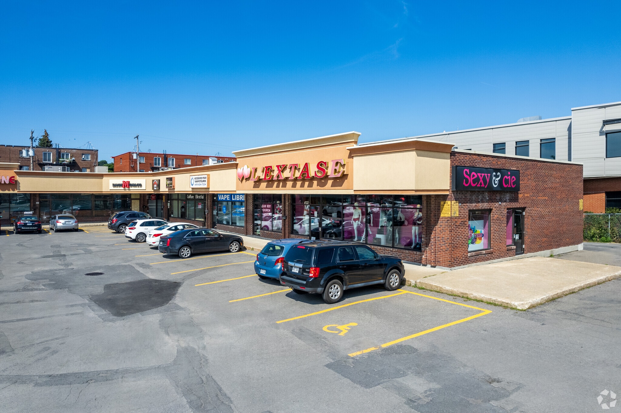 545-587 Des Seigneurs Boul, Terrebonne, QC à louer Photo principale- Image 1 de 5