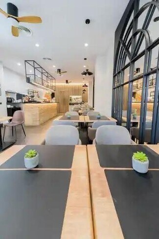 Plus de détails pour Commerce de détail à vendre