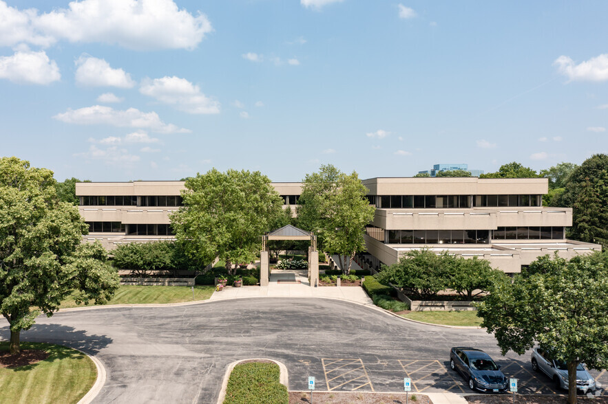 40 Shuman Blvd, Naperville, IL à louer - Photo du bâtiment - Image 1 de 12