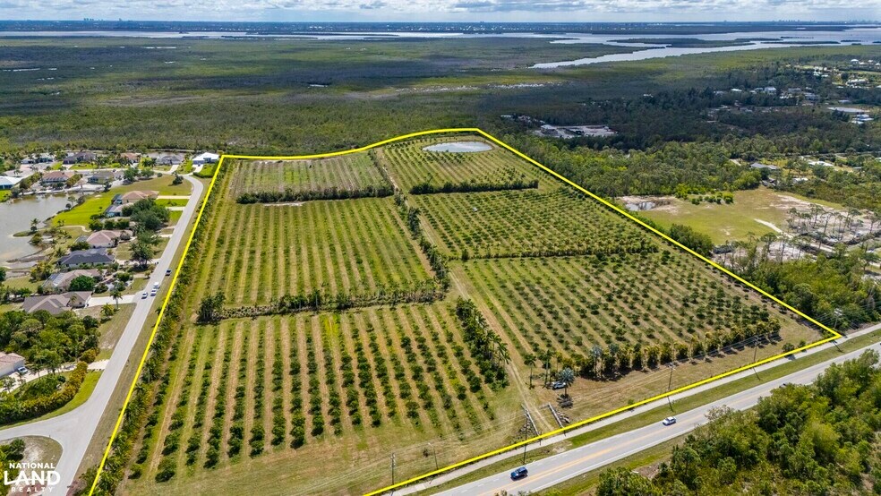 9150 Stringfellow rd, Saint James City, FL à vendre - Photo du bâtiment - Image 2 de 17