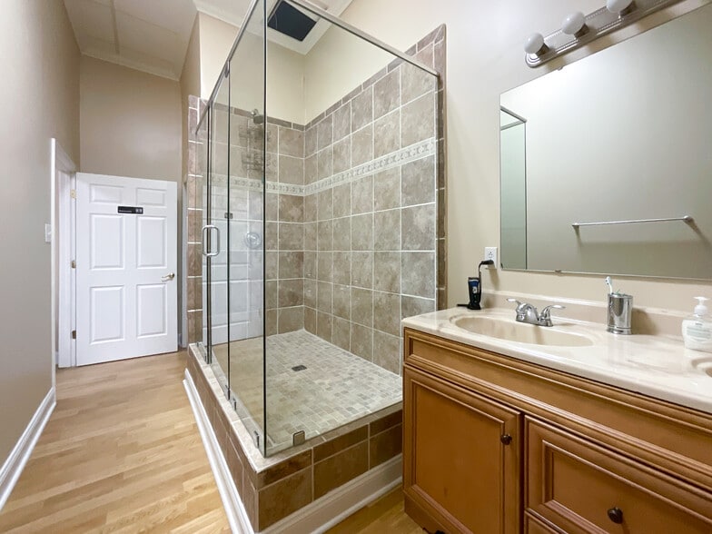 3013 Bank St, Charlotte, NC for lease - Interior Photo - Image 2 of 35