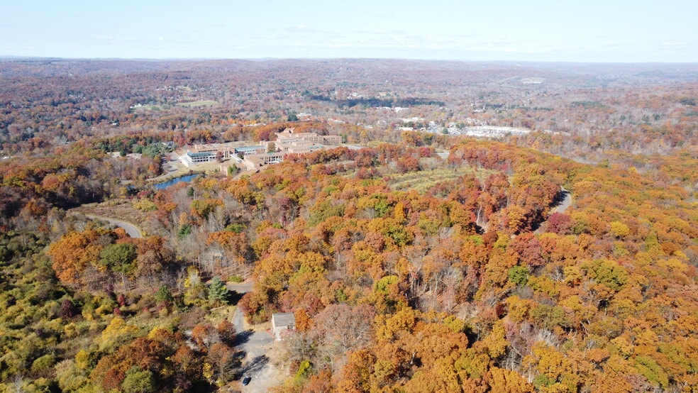 150 Kettletown Rd, Southbury, CT for sale - Building Photo - Image 1 of 3