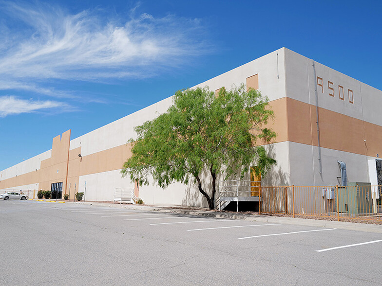 9500 Plaza Cir, El Paso, TX for lease - Building Photo - Image 1 of 1