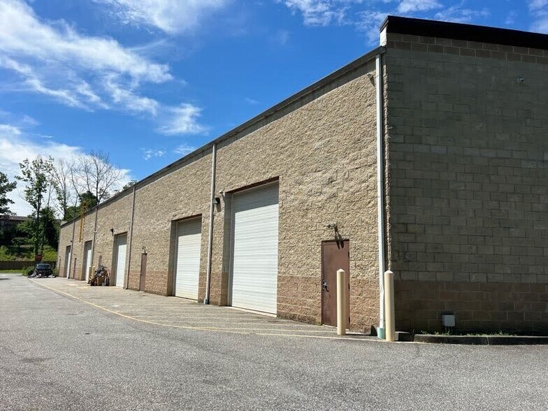 900 W Blenheim Ave, Blackwood, NJ à louer - Photo du bâtiment - Image 3 de 8