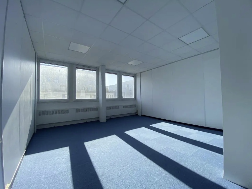 Office in Bagneux for lease Interior Photo- Image 1 of 10