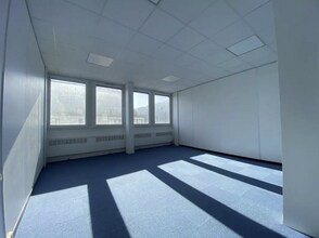 Office in Bagneux for lease Interior Photo- Image 1 of 10