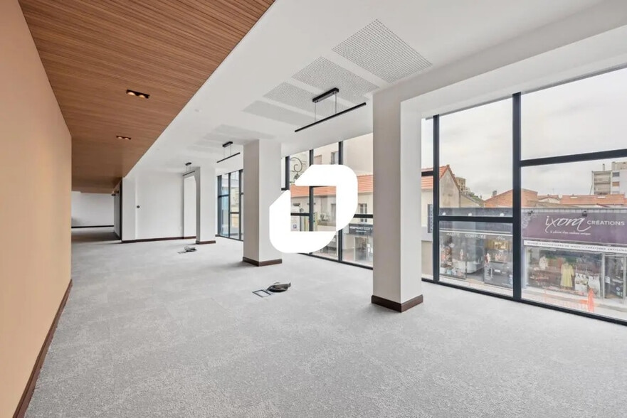 Office in Saint-Maur-des-Fossés for lease - Building Photo - Image 2 of 11